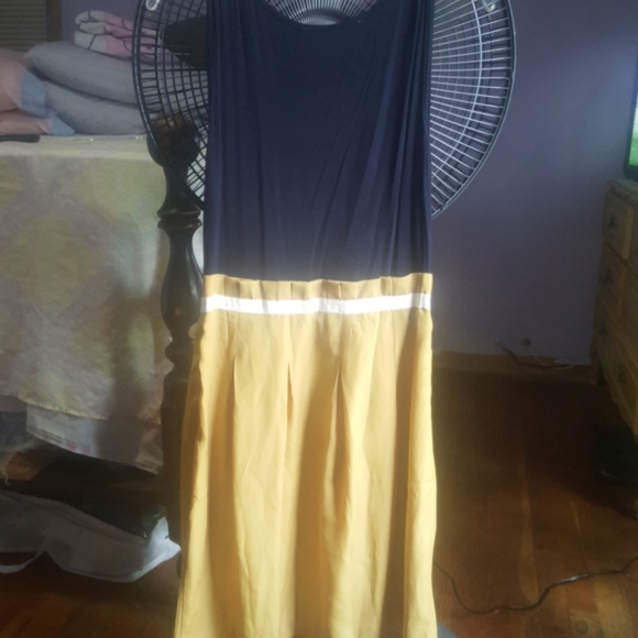 6 for $10 Dress - Picture 5 of 9